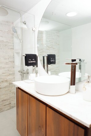 Shower, hair dryer, towels, toilet paper