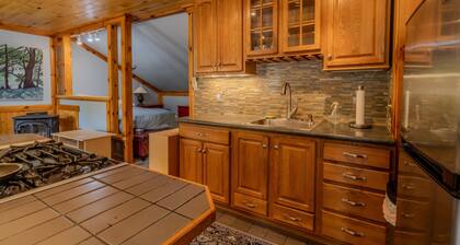Tranquil Getaway Near Sleeping Bear Dunes – Relax & Recharge in Empire, MI