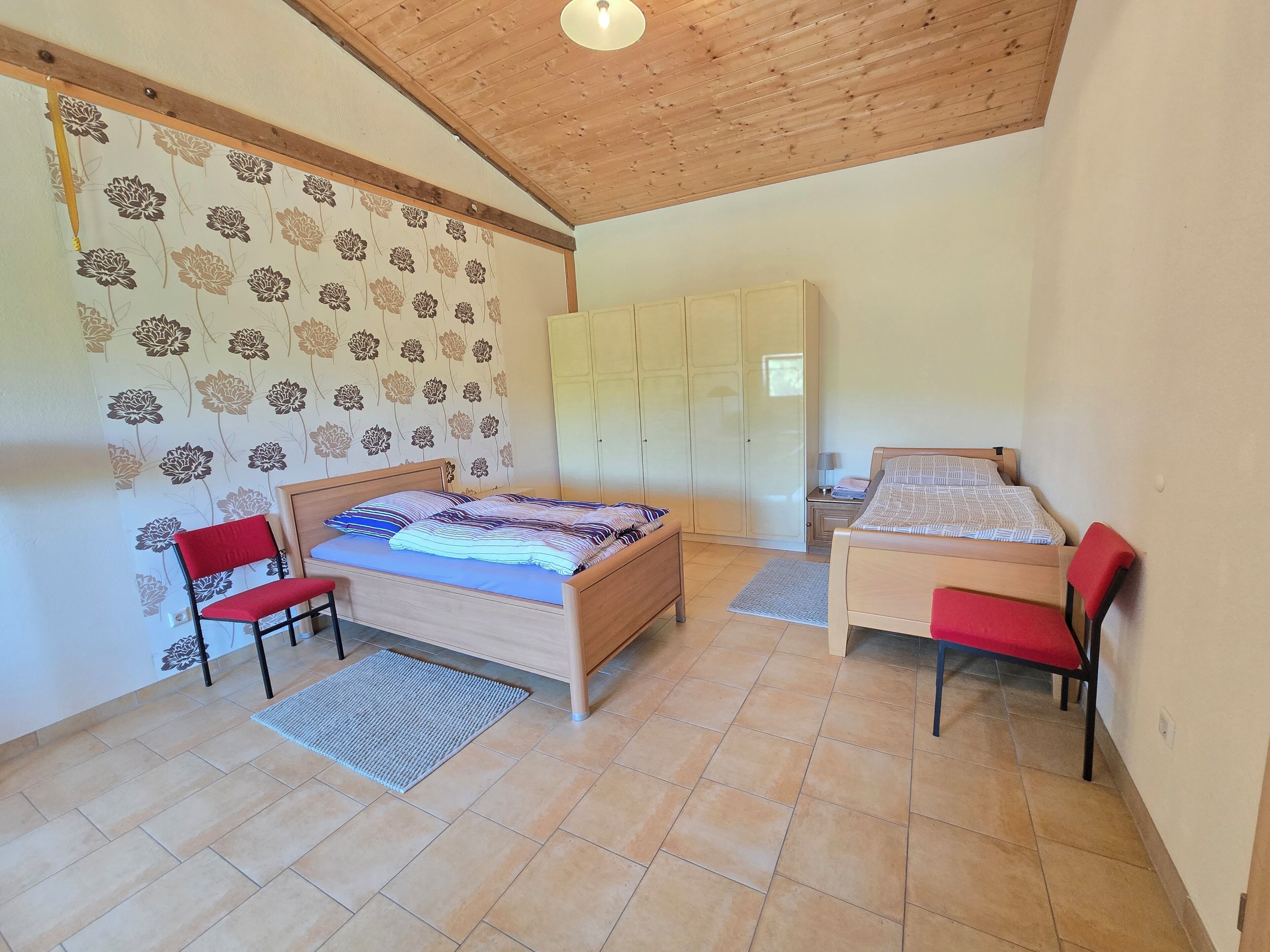 3 chambres, fer et planche à repasser, Wi-Fi gratuit, draps fournis