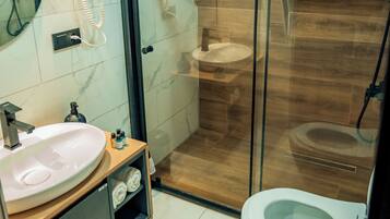 Deluxe Suite, Mountain View | Bathroom | Free toiletries, hair dryer, towels, soap