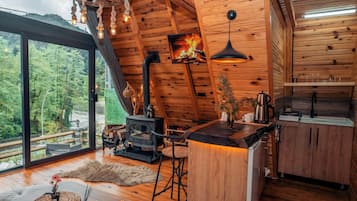 Suite Deluxe, vistas a la montaña | Zona de estar
