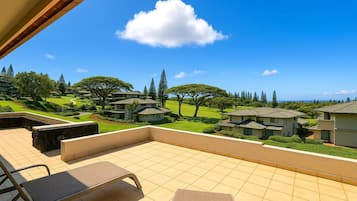 Condo (3 Bedrooms) | Front of property