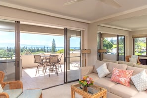 Appart'hôtel (3 Bedrooms) | Salle de séjour | Télévision