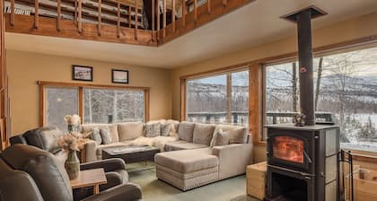 Lakeside Retreat w/ Epic Mountain Views & Trails / Basecamp for Denali NP