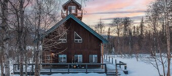 Lakeside Retreat w/ Epic Mountain Views & Trails / Basecamp for Denali NP