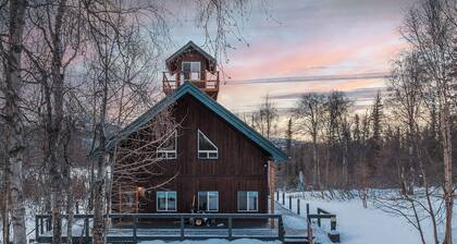 Lakeside Retreat w/ Epic Mountain Views & Trails / Basecamp for Denali NP