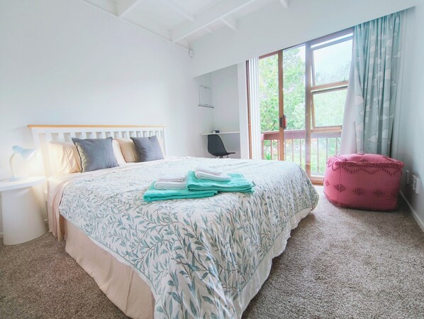 7 bedrooms, iron/ironing board, travel cot, free WiFi - Spa Nest Glenfield｜Spacious 7BR Retreat｜Movie Lounge｜Nice Big Garden｜Kids’ Zone (Auckland)