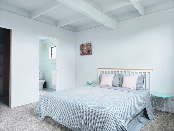 7 bedrooms, iron/ironing board, travel cot, free WiFi - Spa Nest Glenfield｜Spacious 7BR Retreat｜Movie Lounge｜Nice Big Garden｜Kids’ Zone (Auckland)