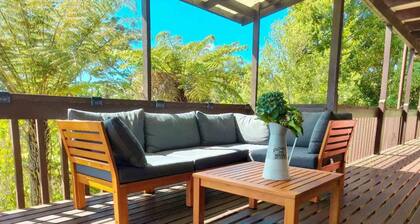 Spa Nest Glenfield|Spacious 7BR Retreat|Movie Lounge|Nice Big Garden|Kids’ Zone