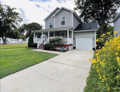 A 3-Bedroom Cozy Cottage - 2 Blocks from the River