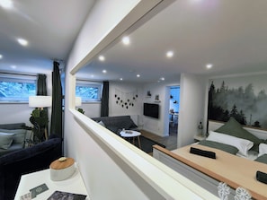 Smart TV, books, stereo
