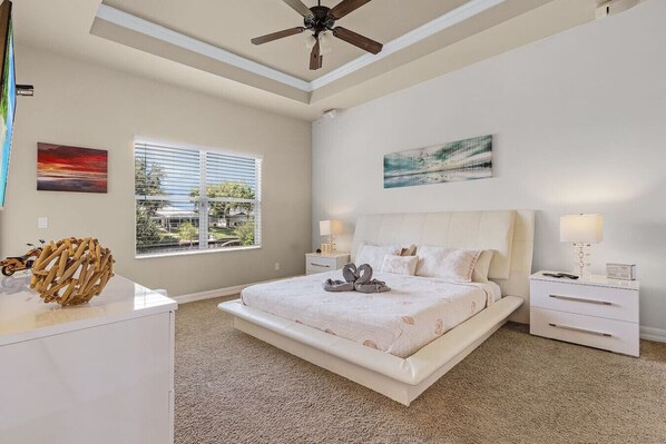 4 bedrooms, desk, iron/ironing board, travel cot