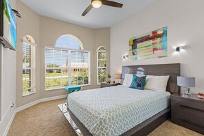 4 Schlafzimmer, Schreibtisch, Bügeleisen/Bügelbrett, Reisekinderbett