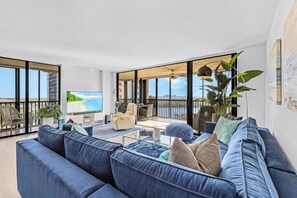 TV, stereo - Stunning Ocean and Bay View Apartment in Bonita FL (Bonita Springs)