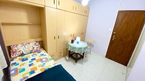 1 habitación, tabla de planchar con plancha, wifi gratis y ropa de cama 