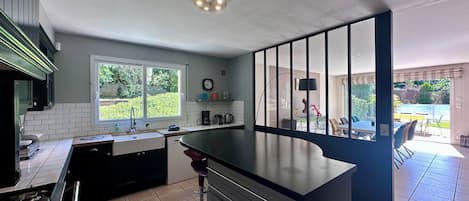 Frigorifero, microonde, forno, lavastoviglie