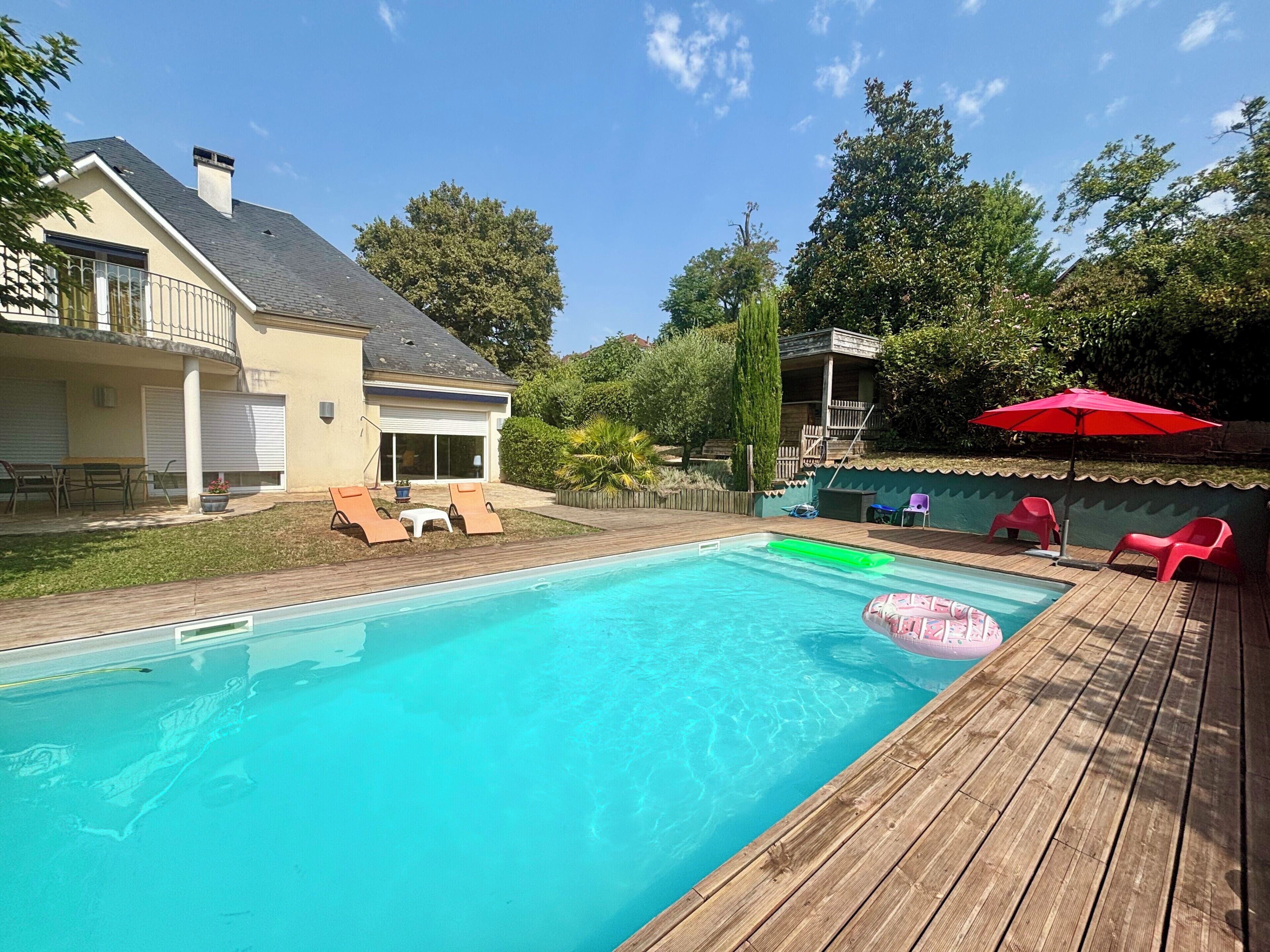 Een verwarmd zwembad