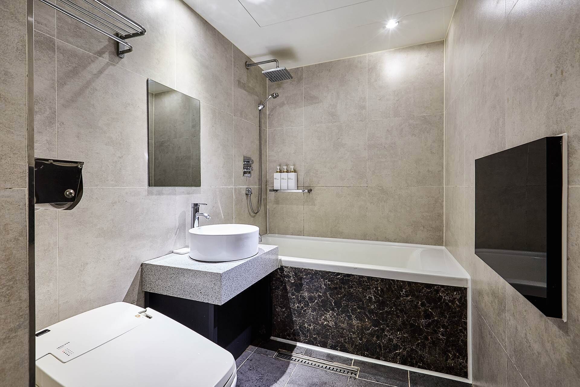 디럭스 | 욕실 | 헤어드라이어, 타월, 비누, 샴푸