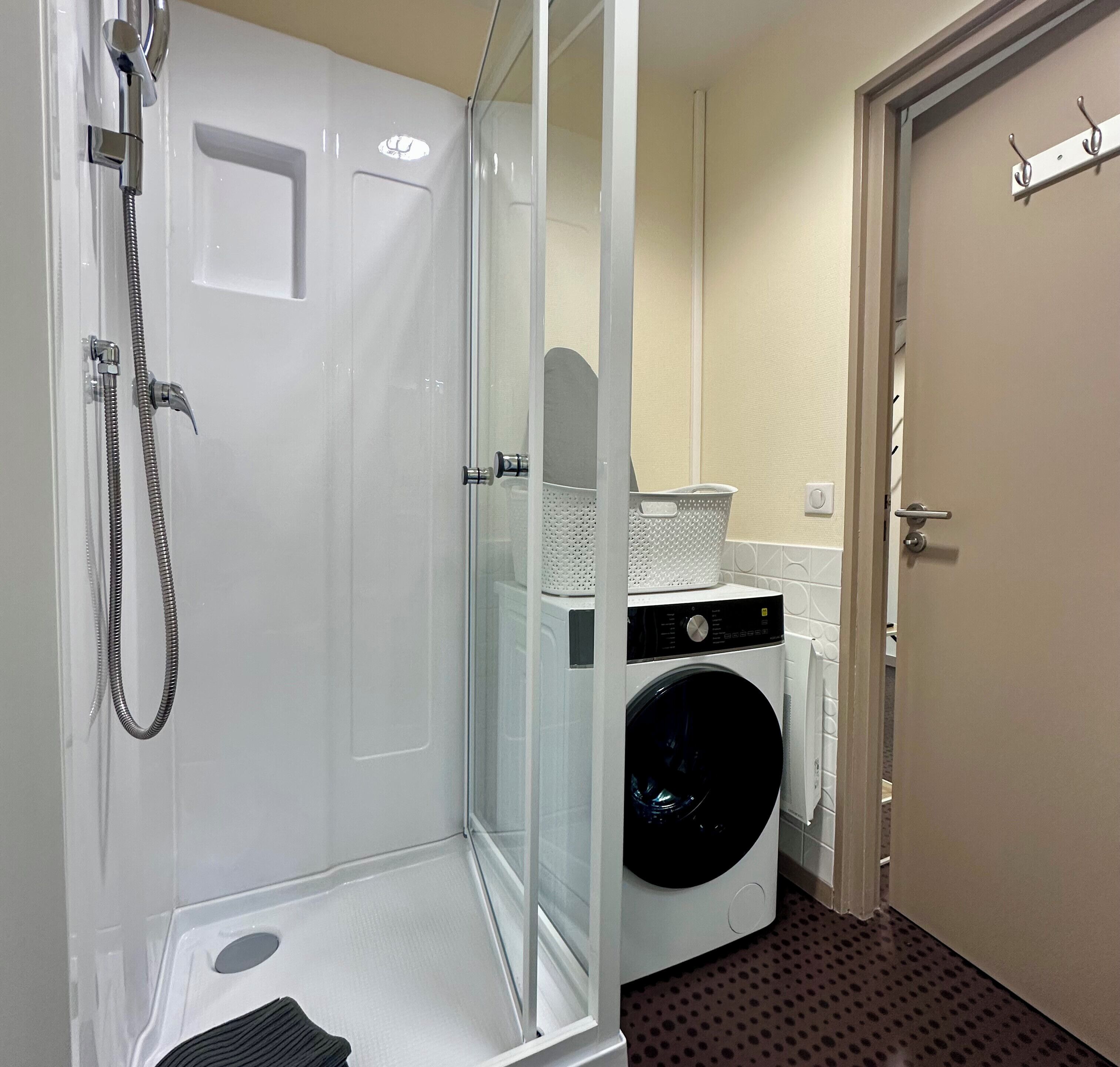 Bruser, hårtørrer, håndklæder