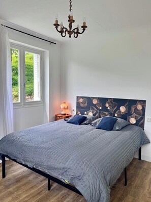4 bedrooms, iron/ironing board, WiFi, bed sheets - Maison "Le Jardin d'Elise" - Hauteur de Brive (Brive-la-Gaillarde)