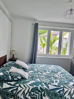 4 habitaciones, tabla de planchar con plancha, wifi y ropa de cama