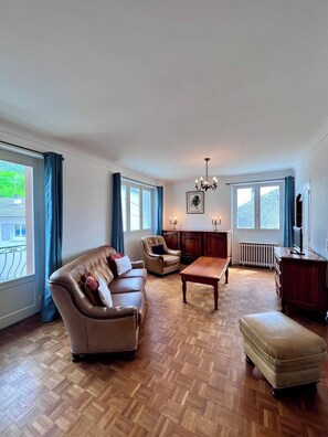 TV - Maison "Le Jardin d'Elise" - Hauteur de Brive (Brive-la-Gaillarde)