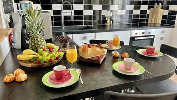 Réfrigérateur, micro-ondes, four, lave-vaisselle