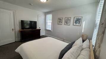 5 bedrooms, desk, iron/ironing board, travel cot