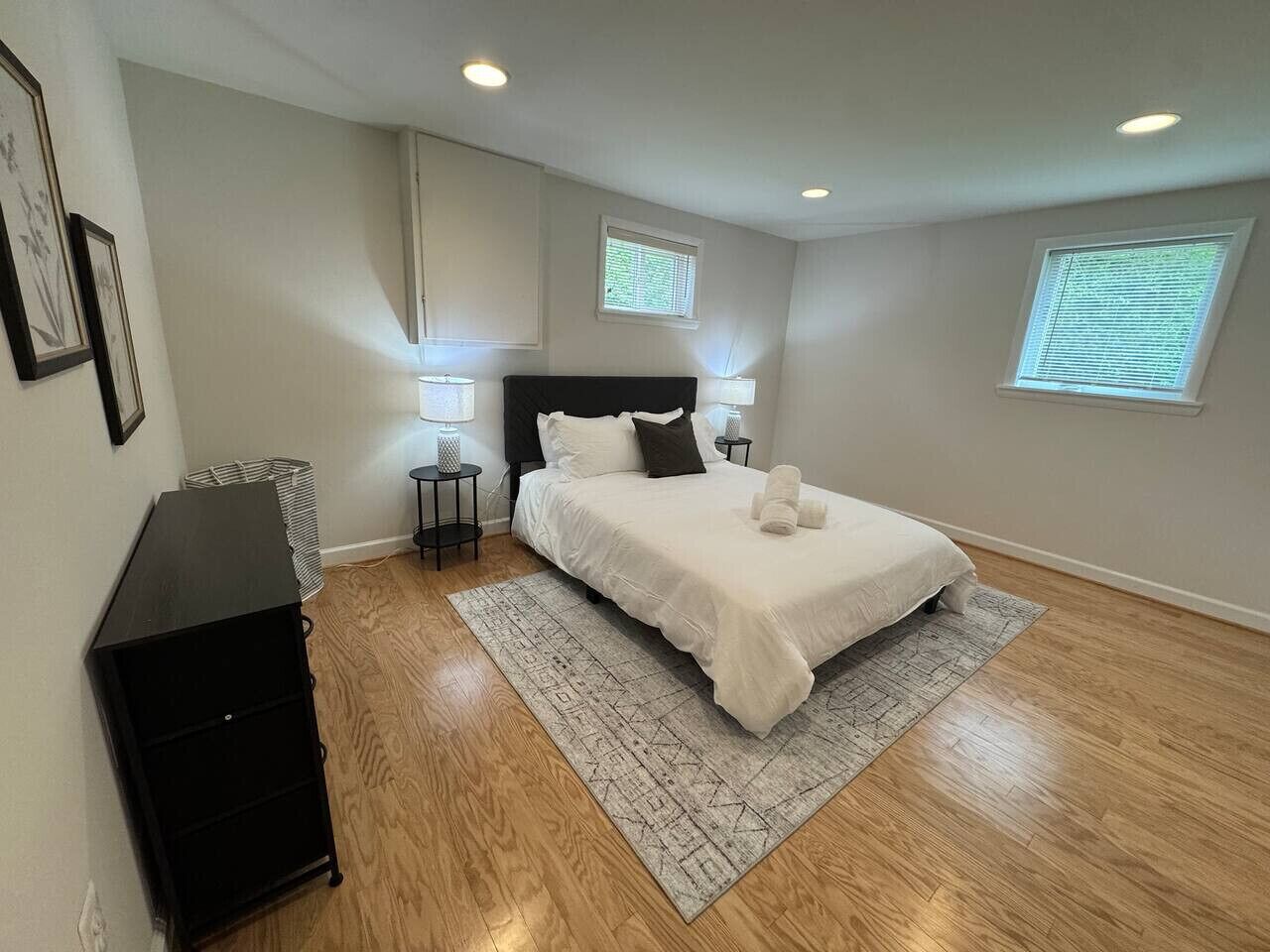 4 bedrooms, desk, iron/ironing board, travel cot