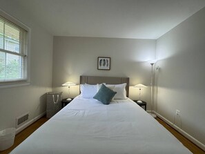 4 bedrooms, desk, iron/ironing board, travel cot