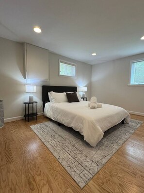 4 bedrooms, desk, iron/ironing board, travel crib