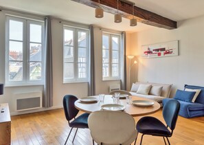Dining - Petit Castel - charmant T2 de 39m² au cœur de Rouen – Rue du Gros-Horloge ! (Rouen)