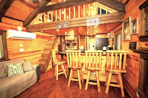 Family Cabin, Hill View | Private kitchen