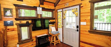 Family Cabin, Hill View | Living area