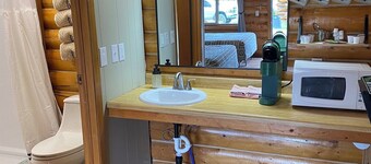 Angler Cabin-Modern Comfort in the Last Frontier (For families or casual travelers)