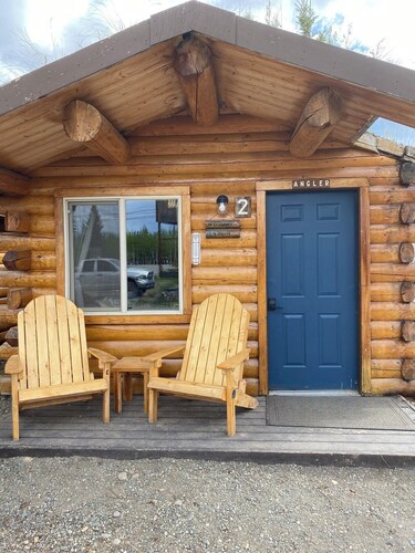 Angler Cabin-Modern Comfort in the Last Frontier (For families or casual travelers)