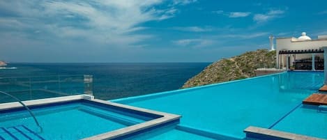 Piscina coperta, piscina all'aperto