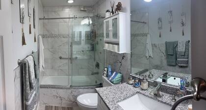 Cozy Guest Suite with Private Entrance