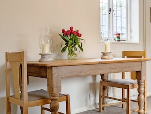Dining - Stable Cottage - Pulborough - a cottage that sleeps 2 guests in 1 bedroom (Pulborough)