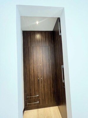 Classic Apartment, 2 Bedrooms, Air conditioning | Iron/ironing board, free WiFi