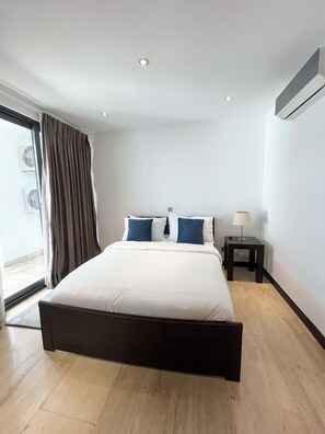 Apartamento clássico, 2 quartos, ar-condicionado | Ferros/tábuas de passar roupa, Wi-Fi de cortesia