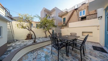 تناول الطعام بالخارج