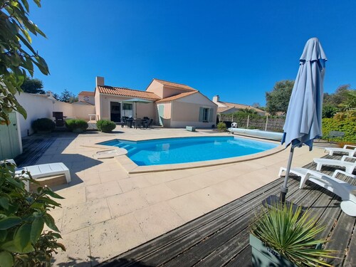 Charming house for 6 people, quiet residence with private pool