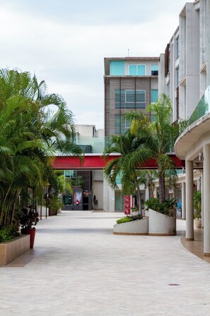 Property grounds - Chic 1-bedroom condo I  10 min walk to beach I Pool View I Restaurants in Plaza (Nuevo Vallarta)