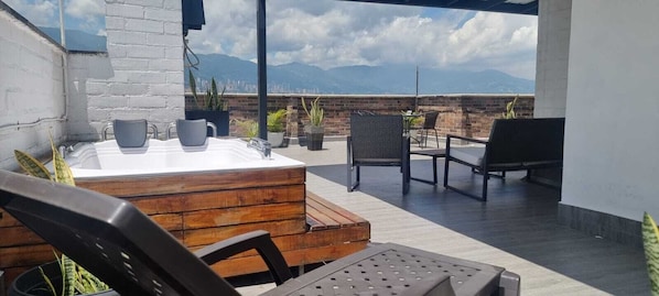 Terrace/patio - penthouse jacuzzi rooftop fun in the sun (Medellín)