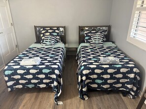 5 habitaciones, tabla de planchar con plancha y wifi gratis