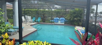 Gulfview Villa - waterfront, spacious, 5 bed, heated pool, direct gulf access