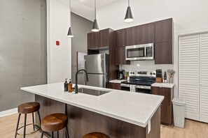 Fridge, microwave, oven, stovetop - Sleeps 4 Walk to Liberty Bell Heart of Old City (Philadelphia)