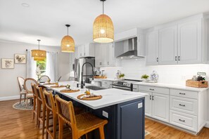 Private kitchen - Modern 3BR Charm In Mooresville / PETS WELCOME (Mooresville)