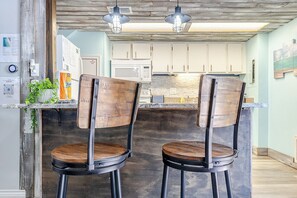 Dining - Ocean Breeze - With amazing pool and steps away from private beach (Destin)